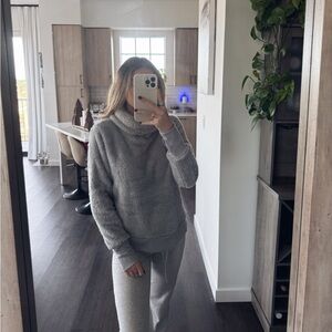 Grey 90 Degree Fuzzy Turtle Neck Crew (Size Small)